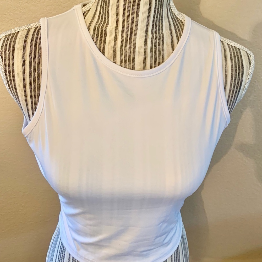 NWT Sleeveless Top Small Cropped Muscle Tee White Stretchy Spandex Worldealshop - Picture 2 of 12